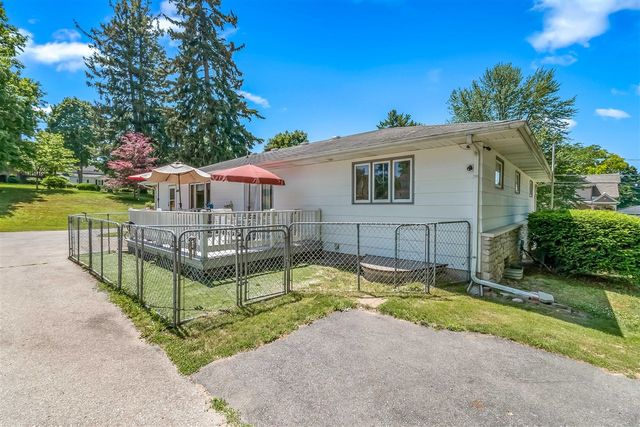 207 Maumee Street, Jonesville, MI 49250