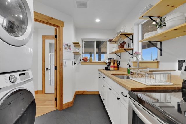 14414 S Stangland Rd, Cheney, WA 99004