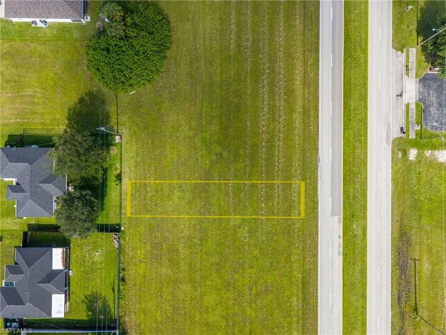 2142 Diplomat PKWY E, Cape Coral, FL 33909