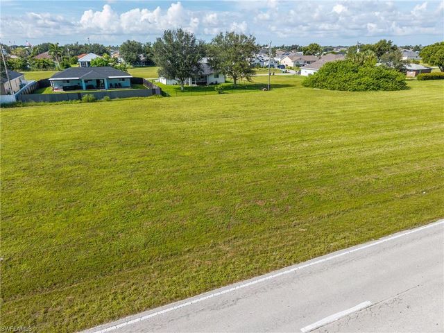 2142 Diplomat PKWY E, Cape Coral, FL 33909