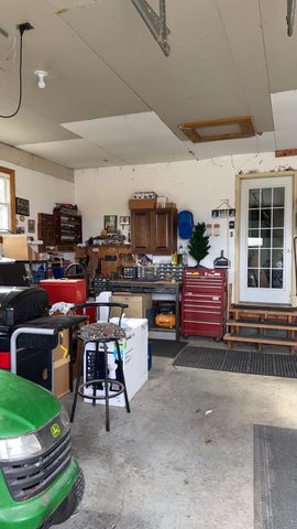 8488 Beard Road, Avoca, MI 48006