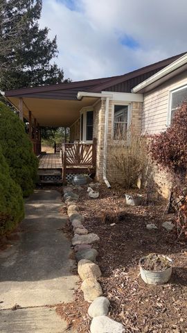 8488 Beard Road, Avoca, MI 48006