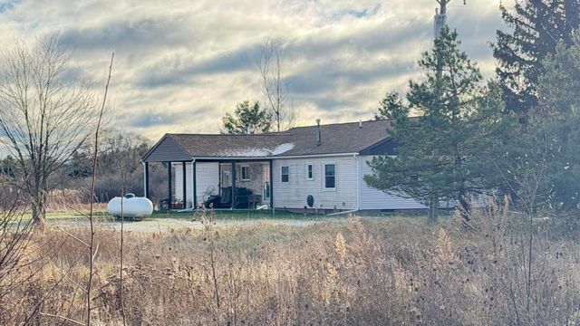8488 Beard Road, Avoca, MI 48006