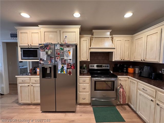 39803 Cedar Hill Circle, Howe, OK 74940