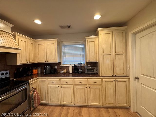 39803 Cedar Hill Circle, Howe, OK 74940