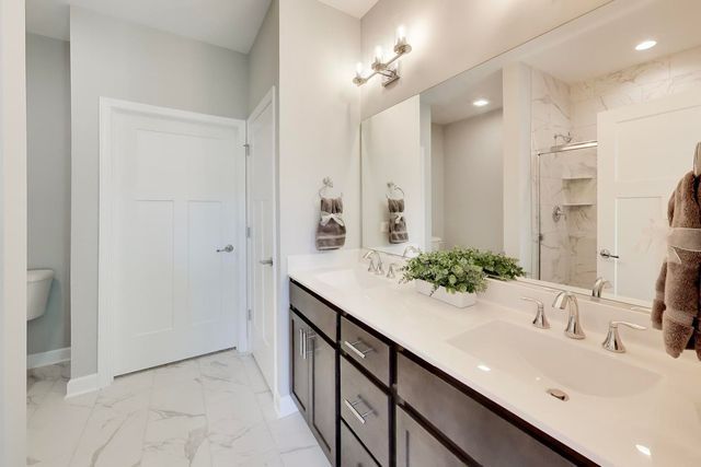 377 Masters Drive, Addison, IL 60101