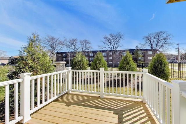 377 Masters Drive, Addison, IL 60101