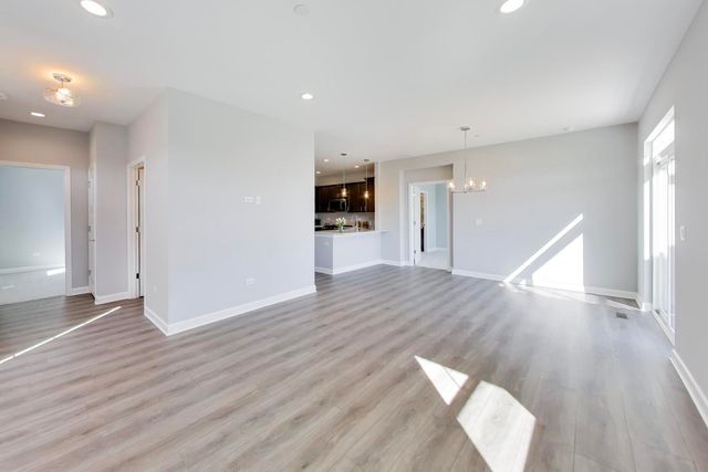 377 Masters Drive, Addison, IL 60101