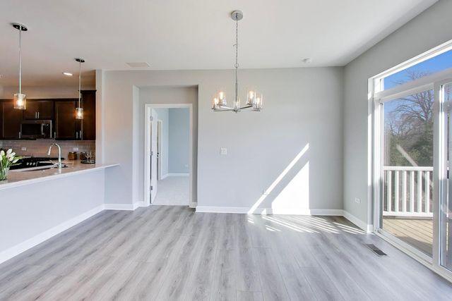 377 Masters Drive, Addison, IL 60101