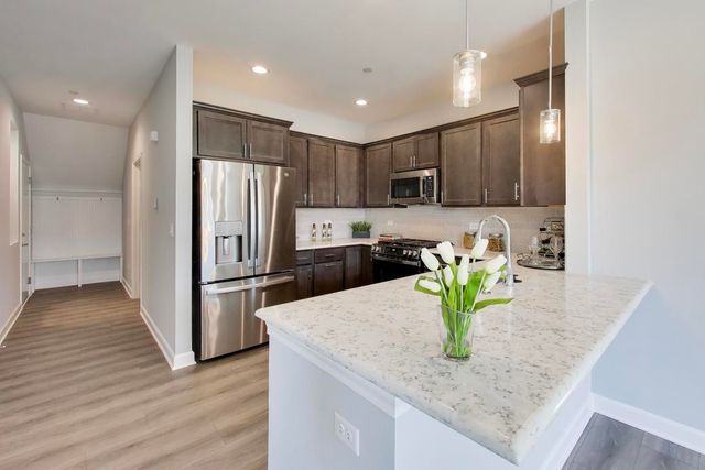 377 Masters Drive, Addison, IL 60101