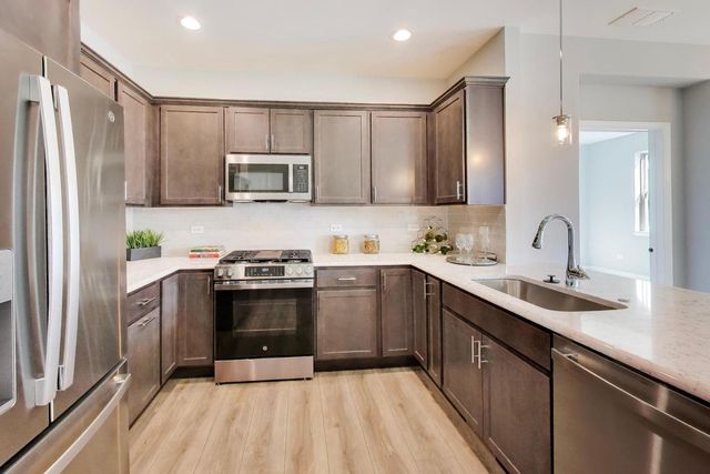 377 Masters Drive, Addison, IL 60101