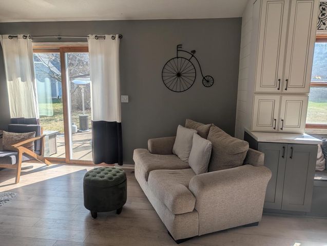 121 Evergreen DRIVE, Delavan, WI 53115