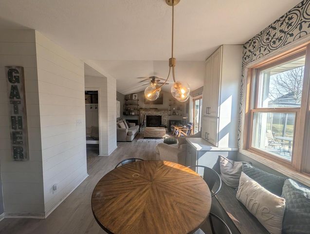 121 Evergreen DRIVE, Delavan, WI 53115