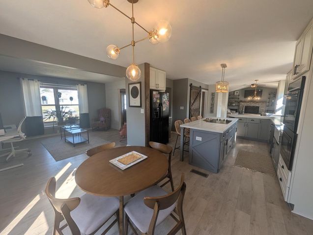 121 Evergreen DRIVE, Delavan, WI 53115