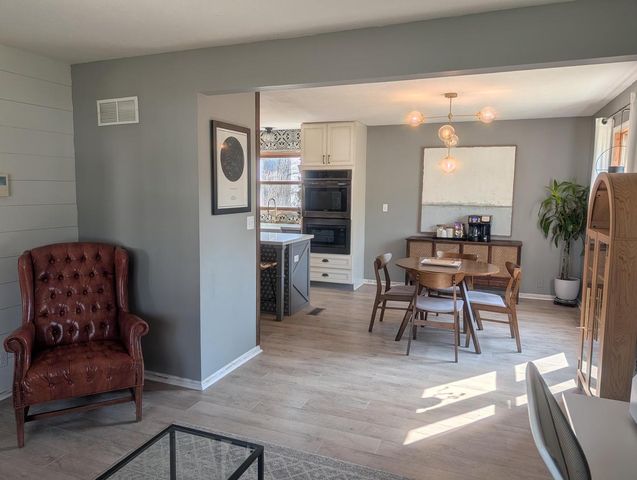 121 Evergreen DRIVE, Delavan, WI 53115