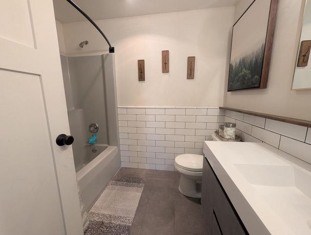 121 Evergreen DRIVE, Delavan, WI 53115