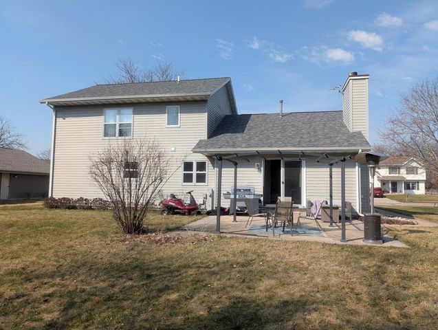 121 Evergreen DRIVE, Delavan, WI 53115