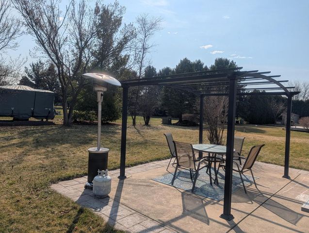 121 Evergreen DRIVE, Delavan, WI 53115