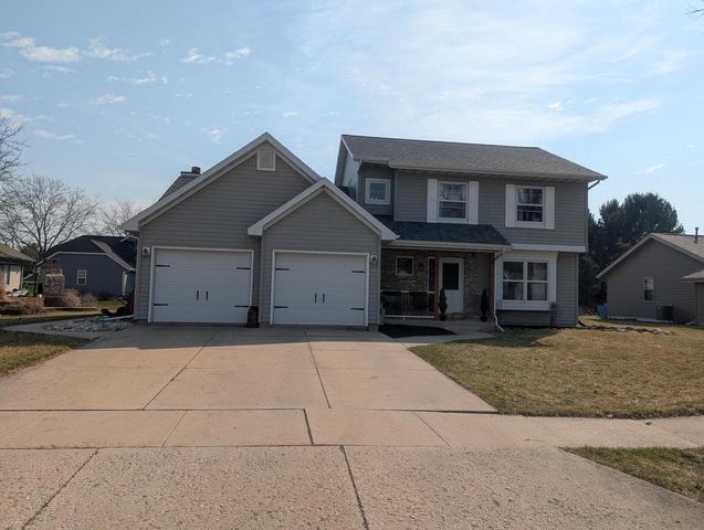 121 Evergreen DRIVE, Delavan, WI 53115