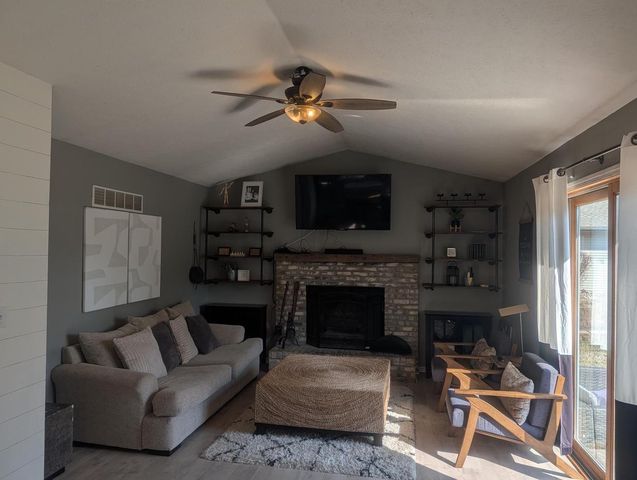 121 Evergreen DRIVE, Delavan, WI 53115