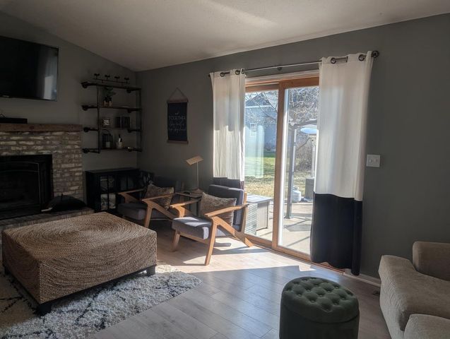 121 Evergreen DRIVE, Delavan, WI 53115