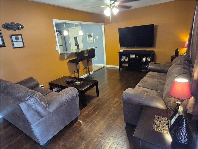 4318 N Lister Avenue, Kansas City, MO 64117