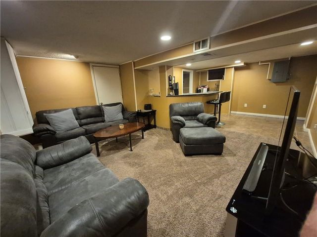 4318 N Lister Avenue, Kansas City, MO 64117