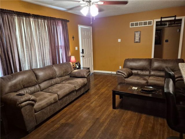 4318 N Lister Avenue, Kansas City, MO 64117