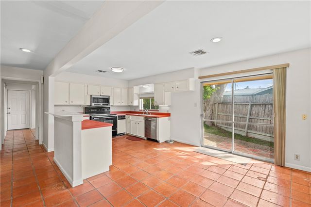 150 Santa Barbara St, Corpus Christi, TX 78411