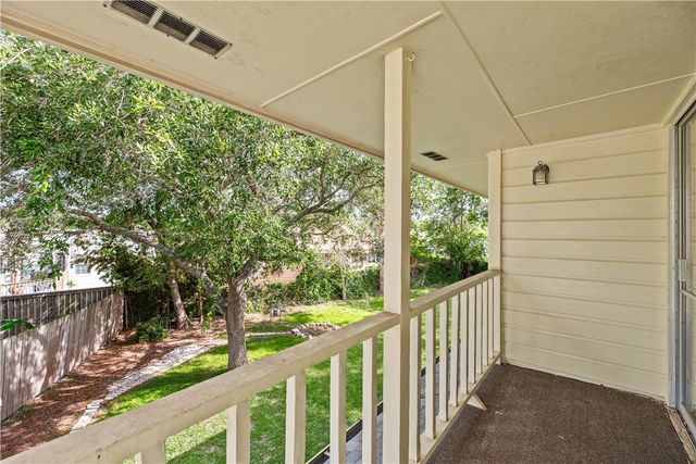 150 Santa Barbara St, Corpus Christi, TX 78411
