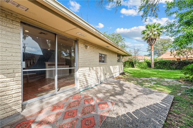 150 Santa Barbara St, Corpus Christi, TX 78411