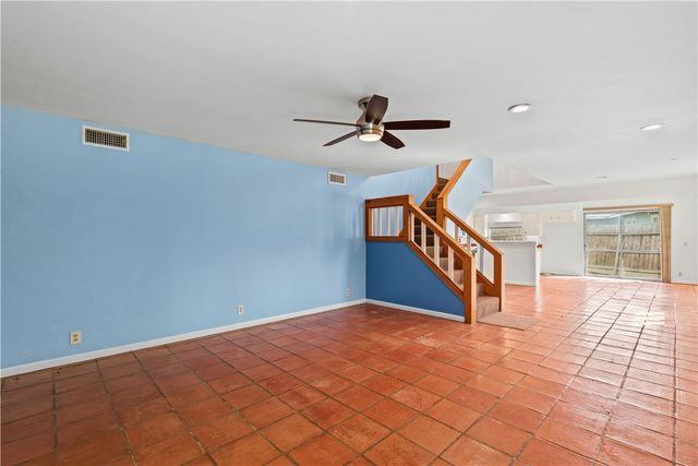 150 Santa Barbara St, Corpus Christi, TX 78411