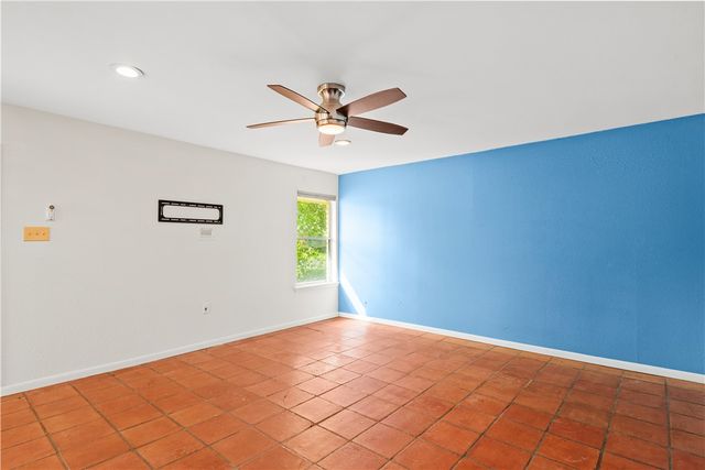 150 Santa Barbara St, Corpus Christi, TX 78411