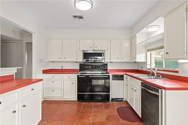150 Santa Barbara St, Corpus Christi, TX 78411