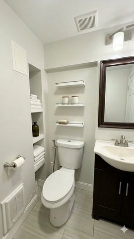 563 Washington St 35, Brookline, MA 02446