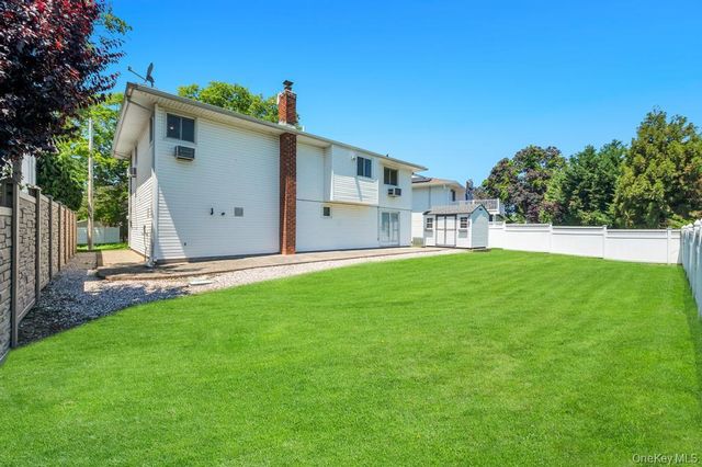 1827 Roberta Lane, Merrick, NY 11566