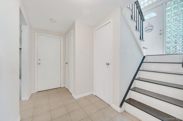 1827 Roberta Lane, Merrick, NY 11566