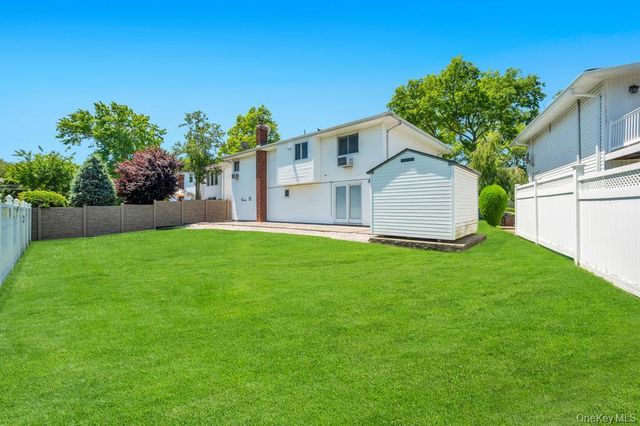 1827 Roberta Lane, Merrick, NY 11566
