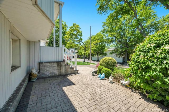 1827 Roberta Lane, Merrick, NY 11566