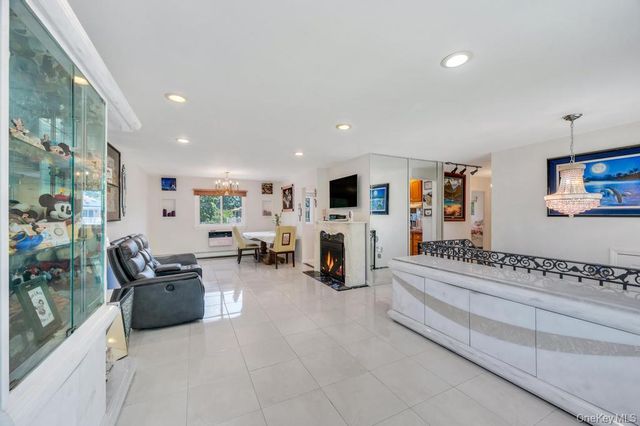 1827 Roberta Lane, Merrick, NY 11566