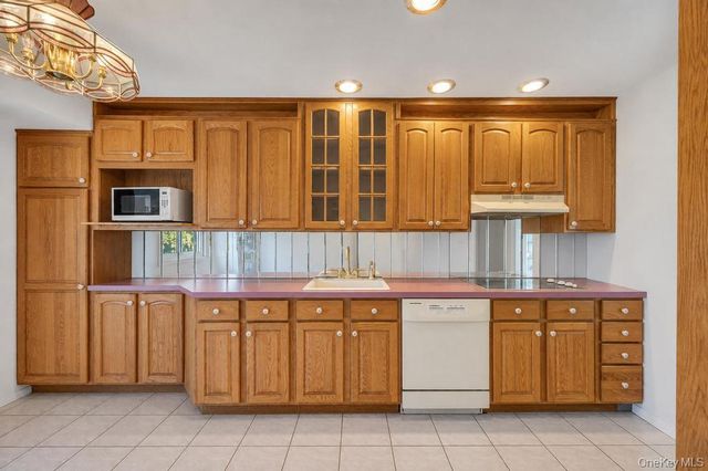 1827 Roberta Lane, Merrick, NY 11566