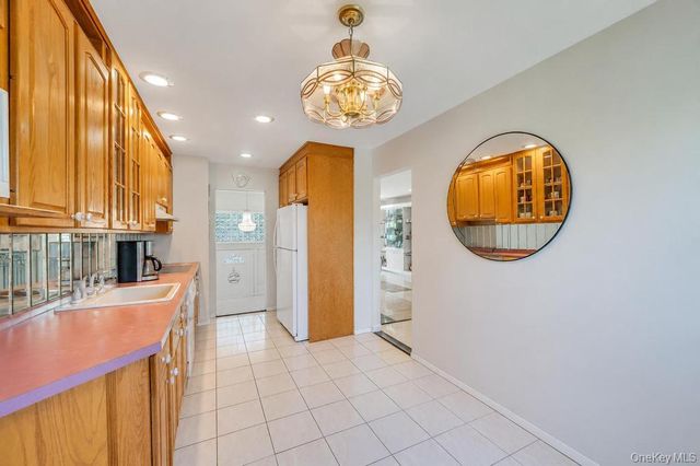 1827 Roberta Lane, Merrick, NY 11566