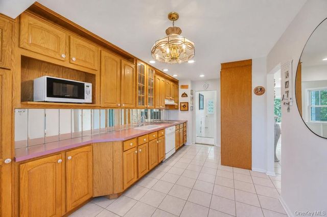 1827 Roberta Lane, Merrick, NY 11566