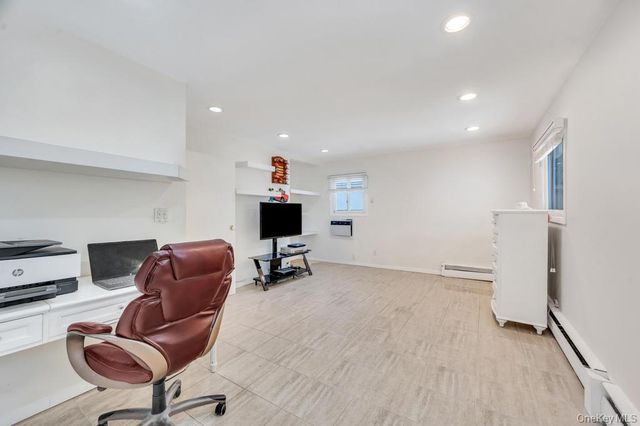 1827 Roberta Lane, Merrick, NY 11566