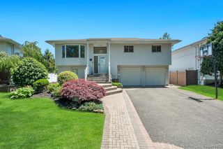 1827 Roberta Lane, Merrick, NY 11566