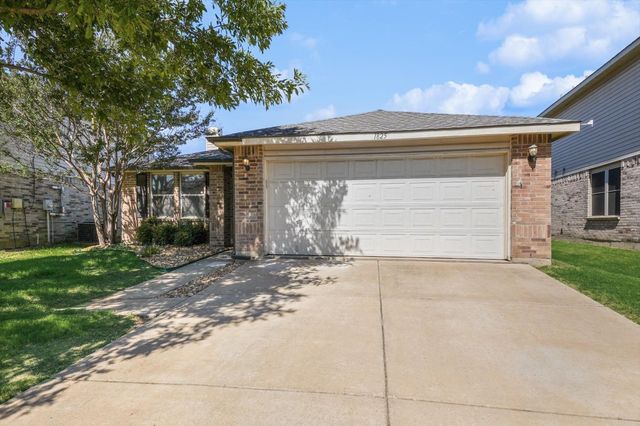 1825 Lariat Drive, Fort Worth, TX 76247