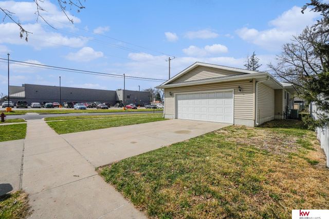 950 E 16 Street, Fremont, NE 68025