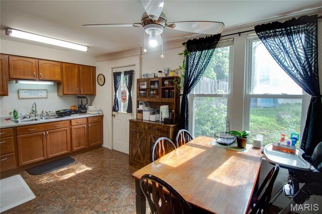 3308 Fernwood Avenue, Alton, IL 62002