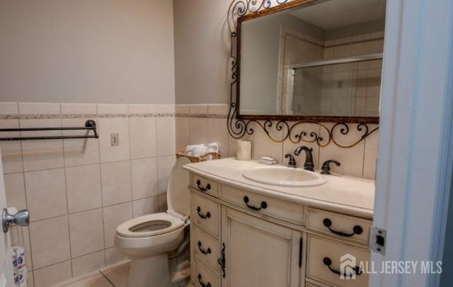200 Sierra Court B, Middlesex, NJ 07095