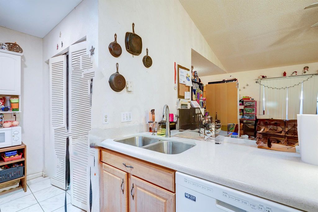 Image 11 of property listing at 1073 Goldenrod Road, Wellington, FL 33414
